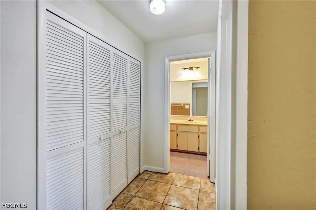 4707 SW 8th Place Cape Coral FL 33914