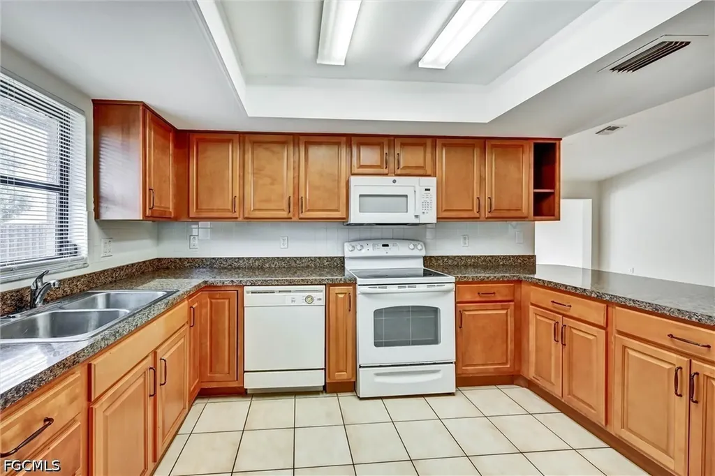 4707 SW 8th Place Cape Coral FL 33914