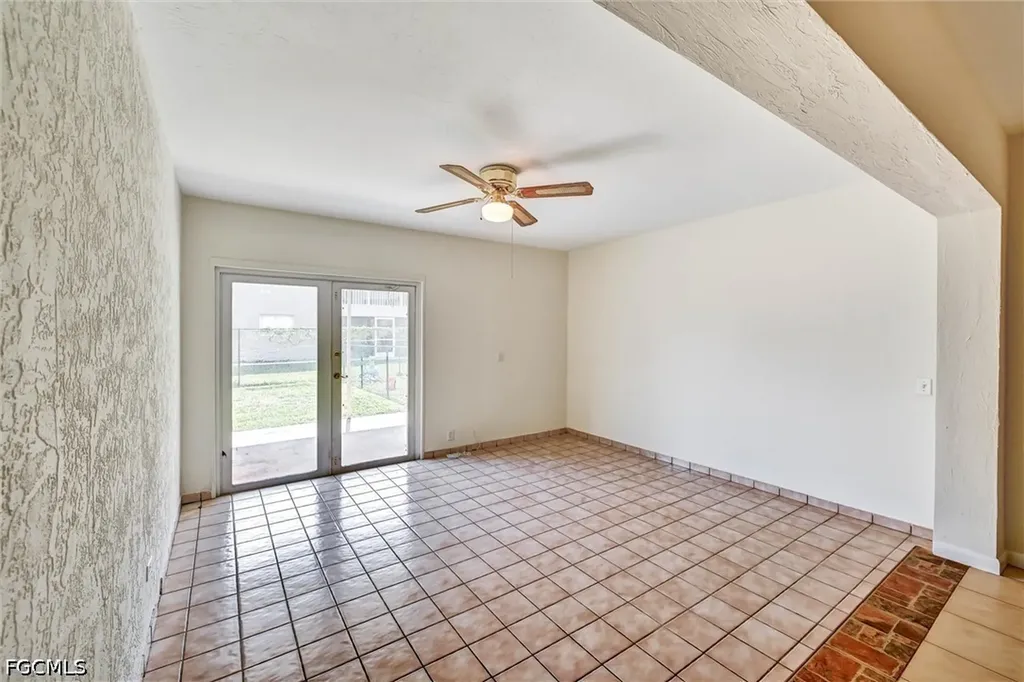 4707 SW 8th Place Cape Coral FL 33914