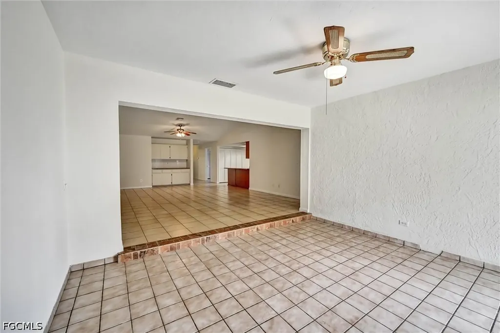 4707 SW 8th Place Cape Coral FL 33914