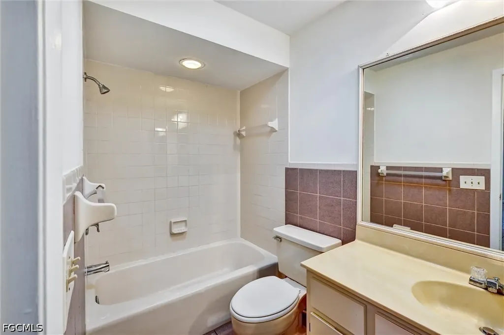 4707 SW 8th Place Cape Coral FL 33914
