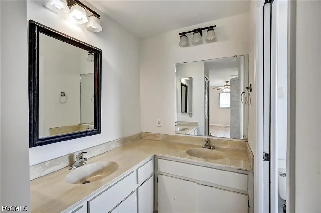 4707 SW 8th Place Cape Coral FL 33914