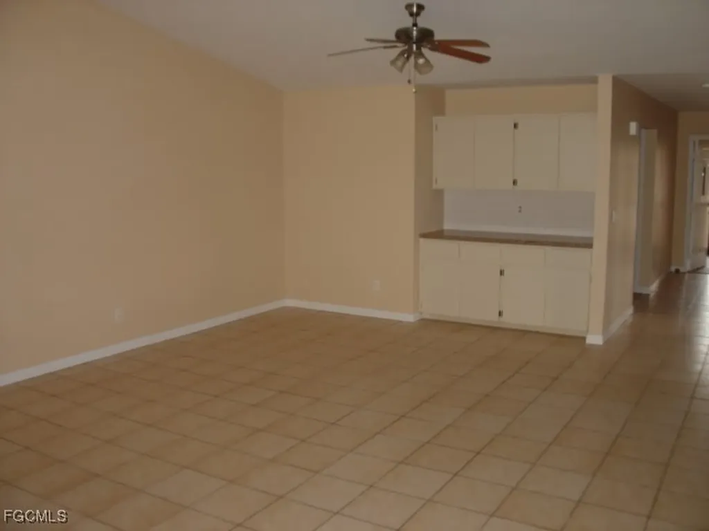 4707 SW 8th Place Cape Coral FL 33914
