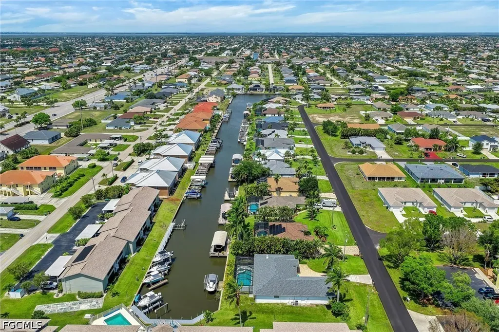 4707 SW 8th Place Cape Coral FL 33914