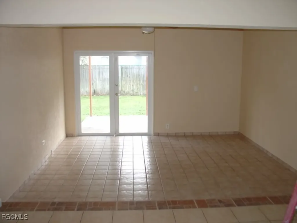 4707 SW 8th Place Cape Coral FL 33914