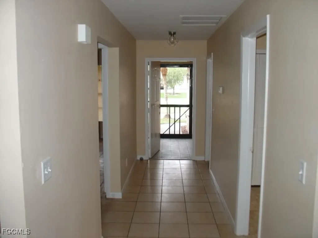 4707 SW 8th Place Cape Coral FL 33914