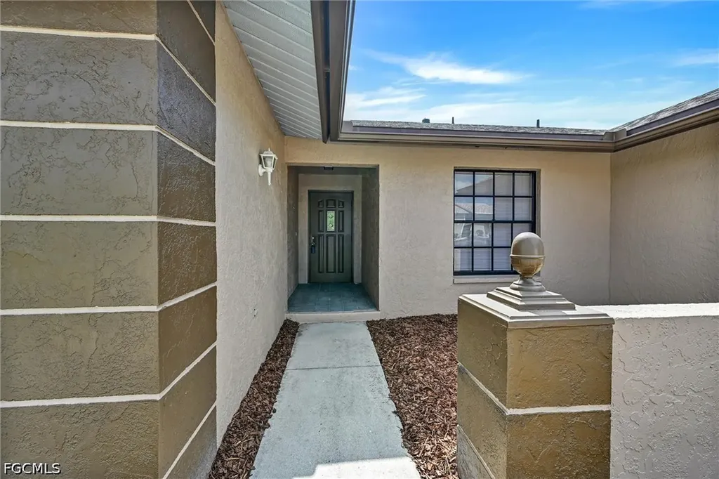 4707 SW 8th Place Cape Coral FL 33914