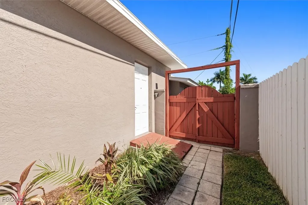 729 Dean Way Fort Myers FL 33919