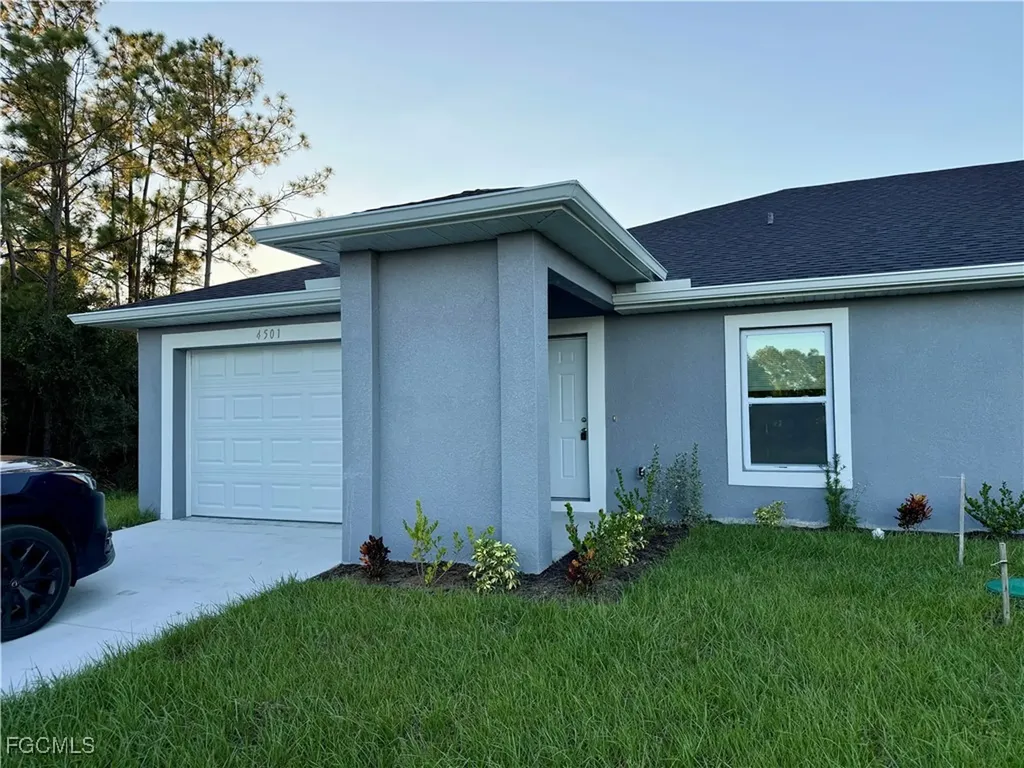 4501-4503 25th Street SW Lehigh Acres FL 33973