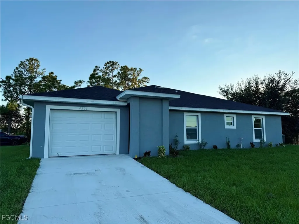 4501-4503 25th Street SW Lehigh Acres FL 33973