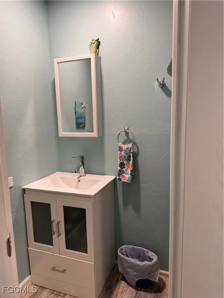 81 Sun Circle Fort Myers FL 33905