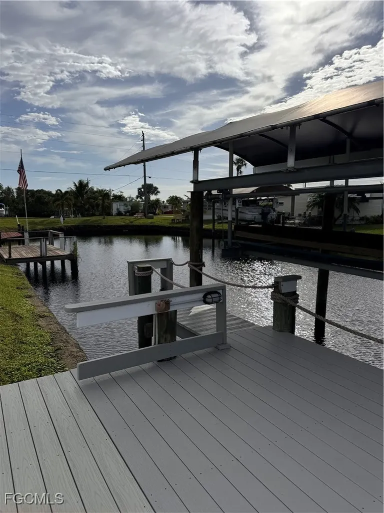 81 Sun Circle Fort Myers FL 33905