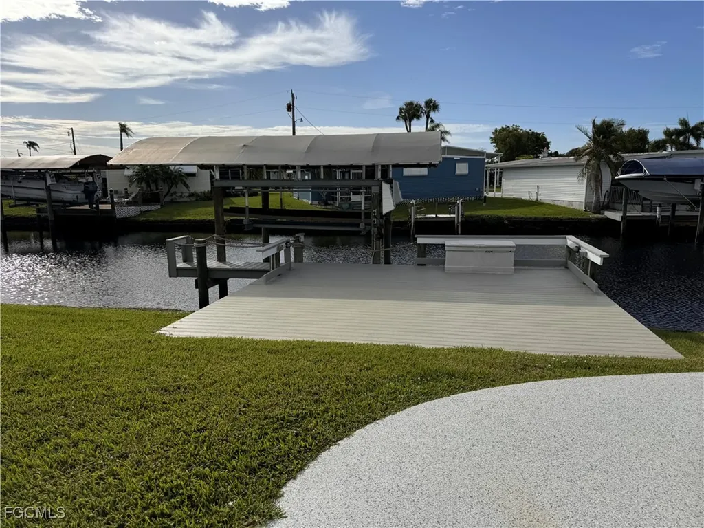 81 Sun Circle Fort Myers FL 33905