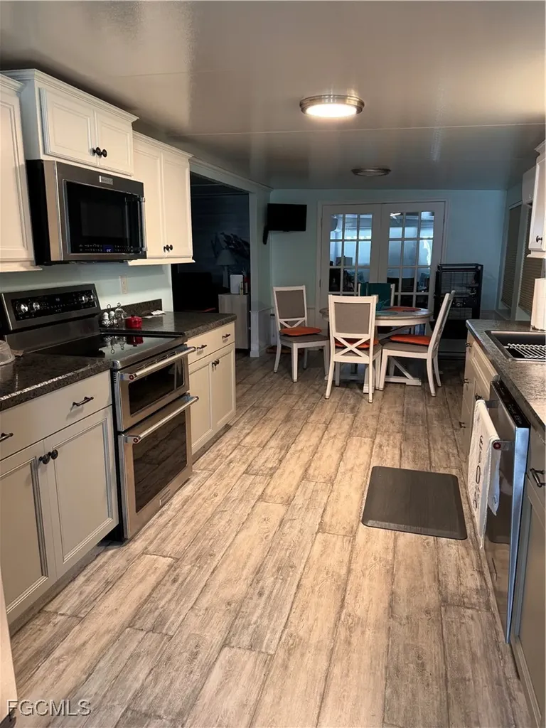 81 Sun Circle Fort Myers FL 33905