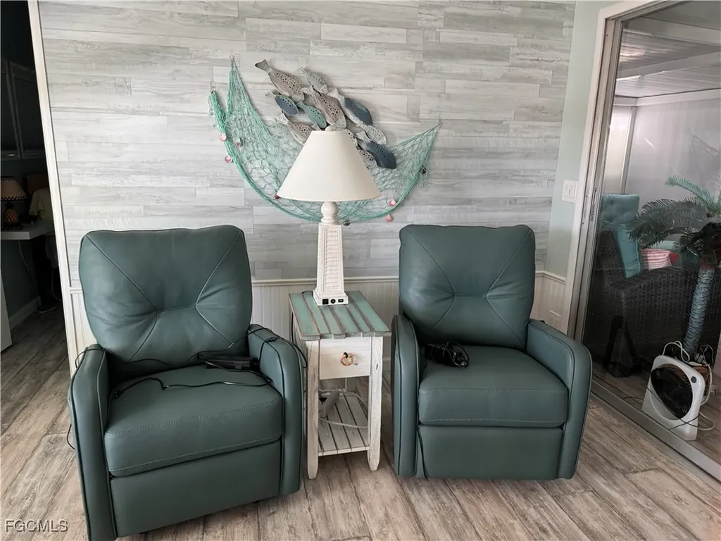 81 Sun Circle Fort Myers FL 33905