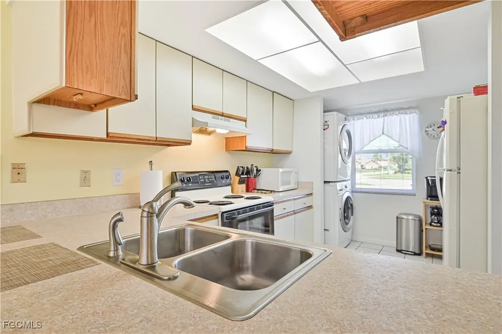 1936 Beach Parkway Cape Coral FL 33904