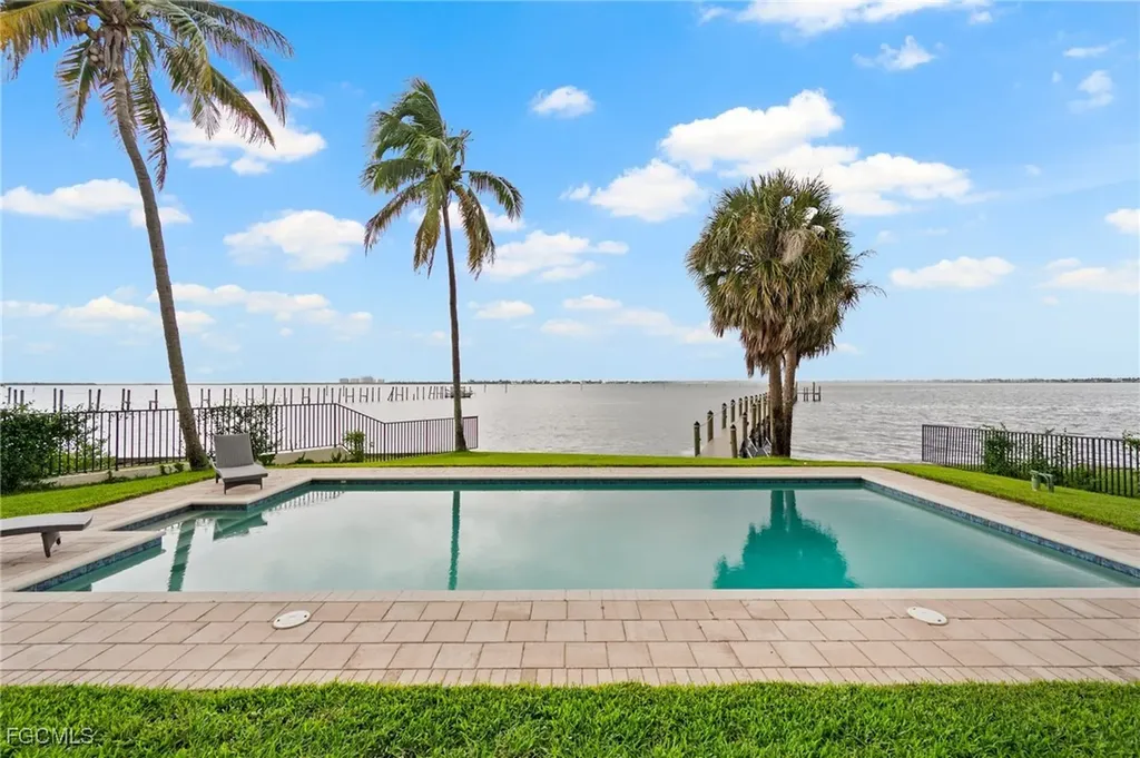 14994 Bonaire Circle Fort Myers FL 33908