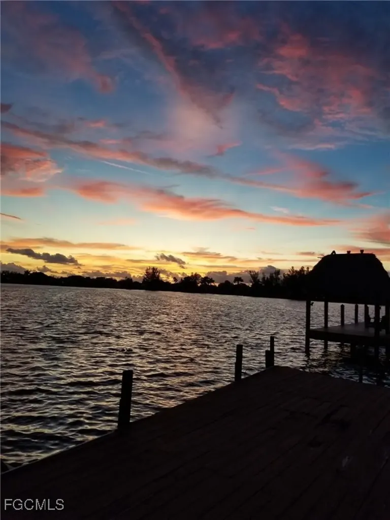 1008 SW 4th Place Cape Coral FL 33991