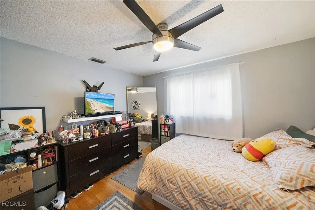 1008 SW 4th Place Cape Coral FL 33991