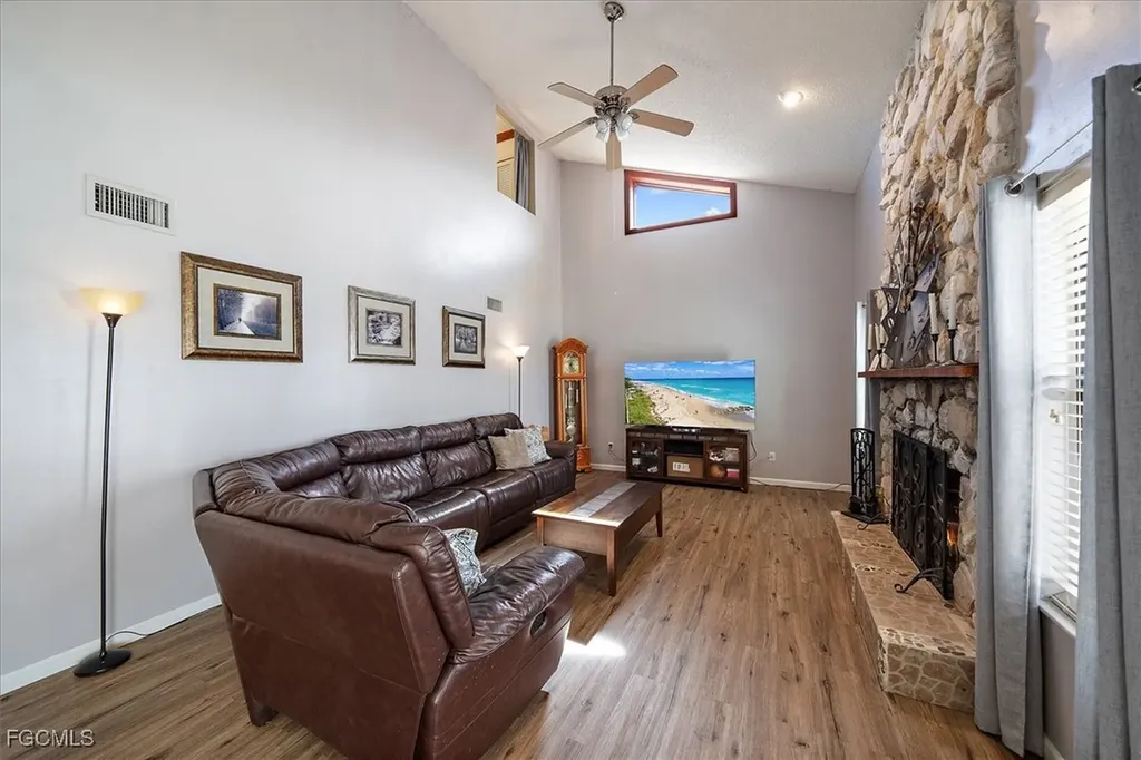 1008 SW 4th Place Cape Coral FL 33991