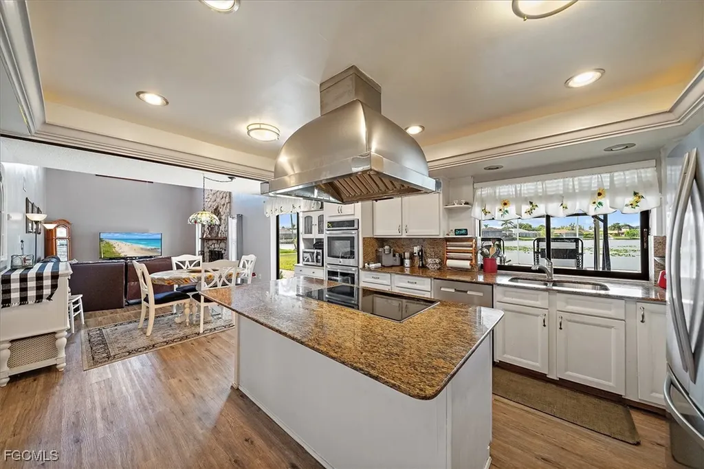 1008 SW 4th Place Cape Coral FL 33991