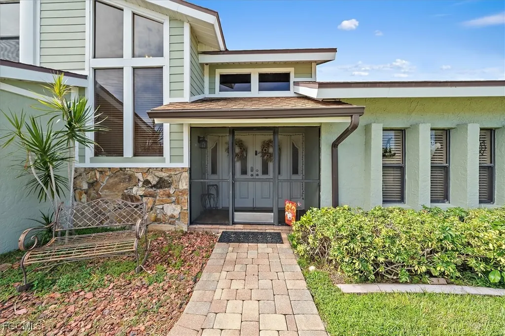 1008 SW 4th Place Cape Coral FL 33991