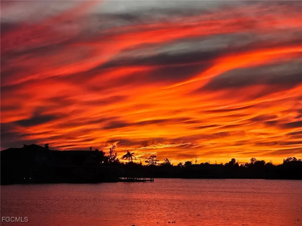 1008 SW 4th Place Cape Coral FL 33991