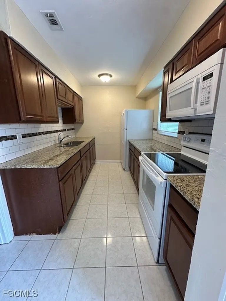 3215 Skyline Boulevard Cape Coral FL 33914