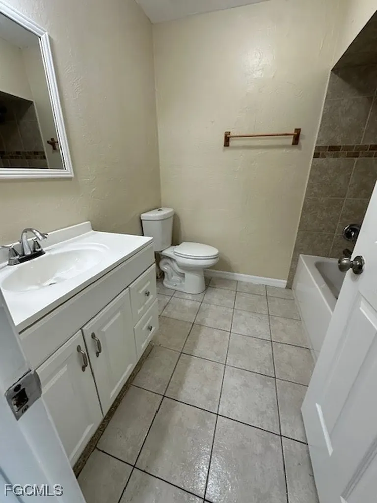 3215 Skyline Boulevard Cape Coral FL 33914