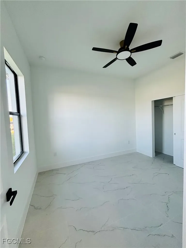 563 Oakshire Lane Lehigh Acres FL 33972