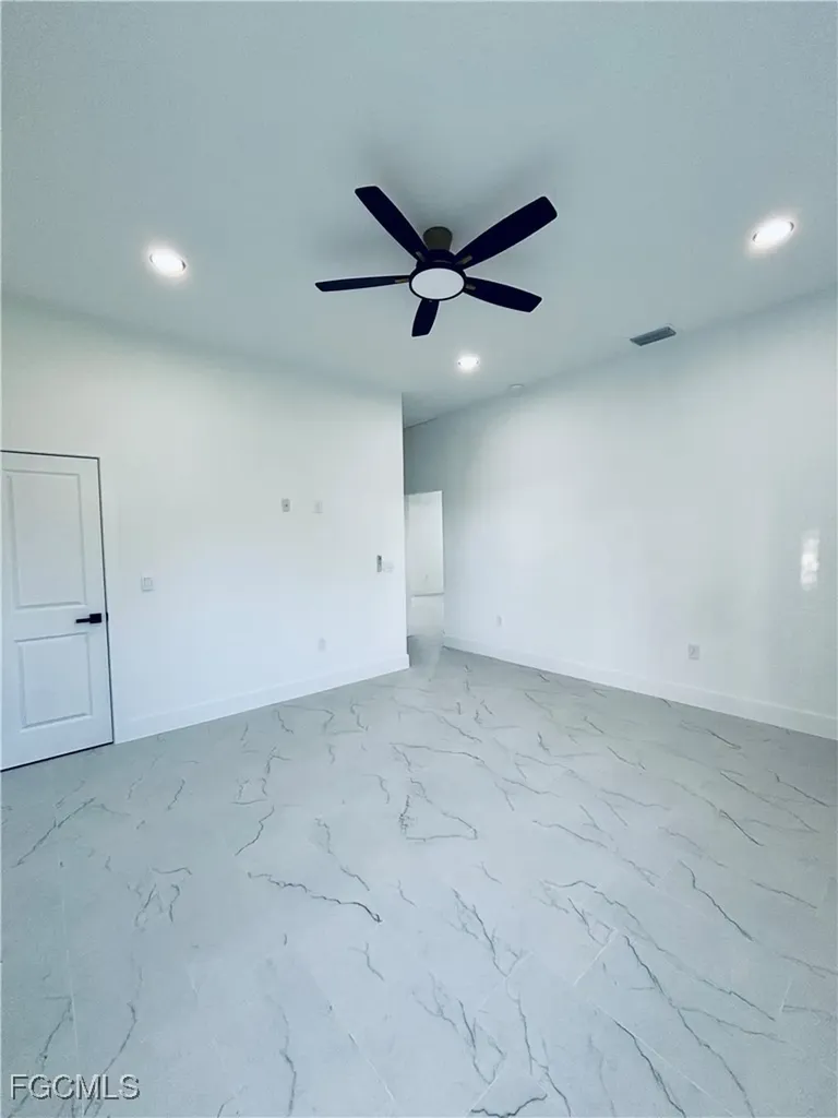 563 Oakshire Lane Lehigh Acres FL 33972