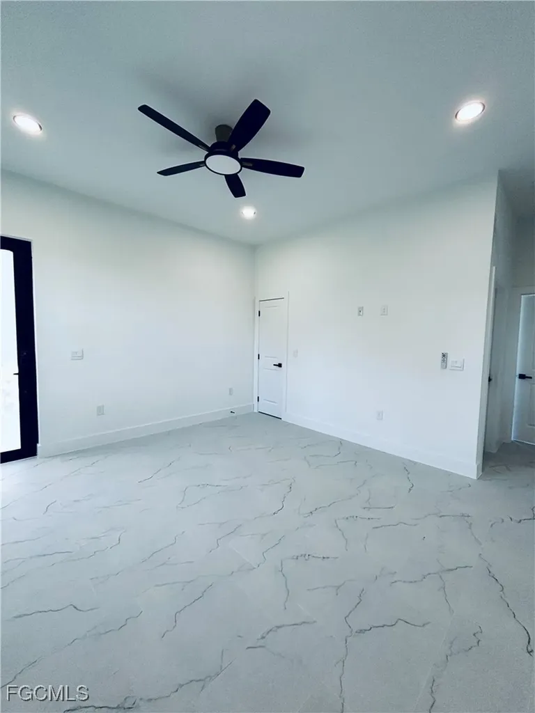 563 Oakshire Lane Lehigh Acres FL 33972