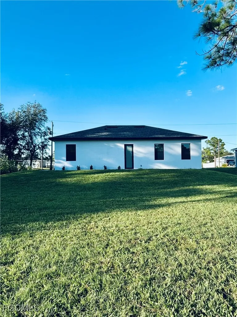 563 Oakshire Lane Lehigh Acres FL 33972