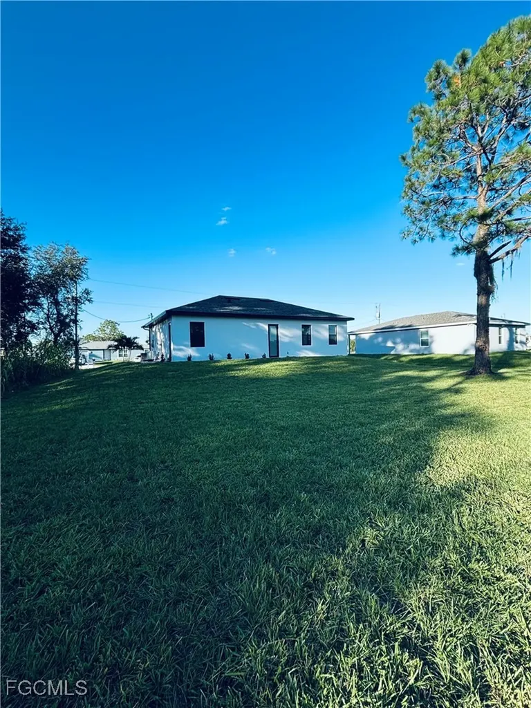 563 Oakshire Lane Lehigh Acres FL 33972