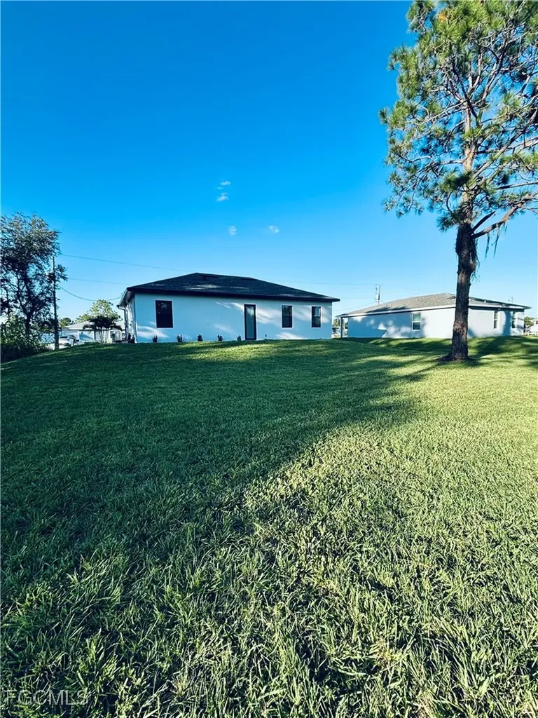 563 Oakshire Lane Lehigh Acres FL 33972