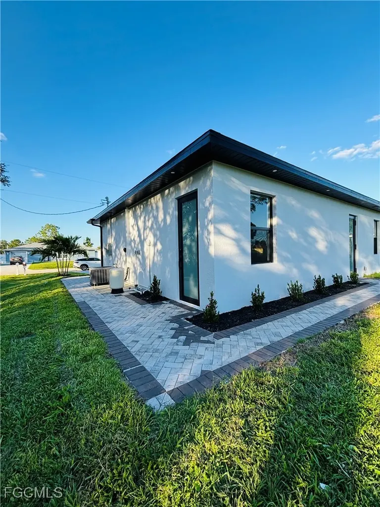 563 Oakshire Lane Lehigh Acres FL 33972