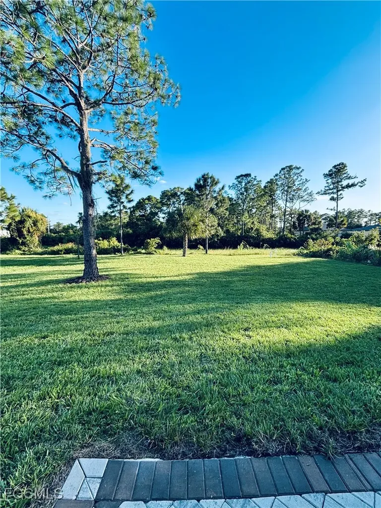 563 Oakshire Lane Lehigh Acres FL 33972