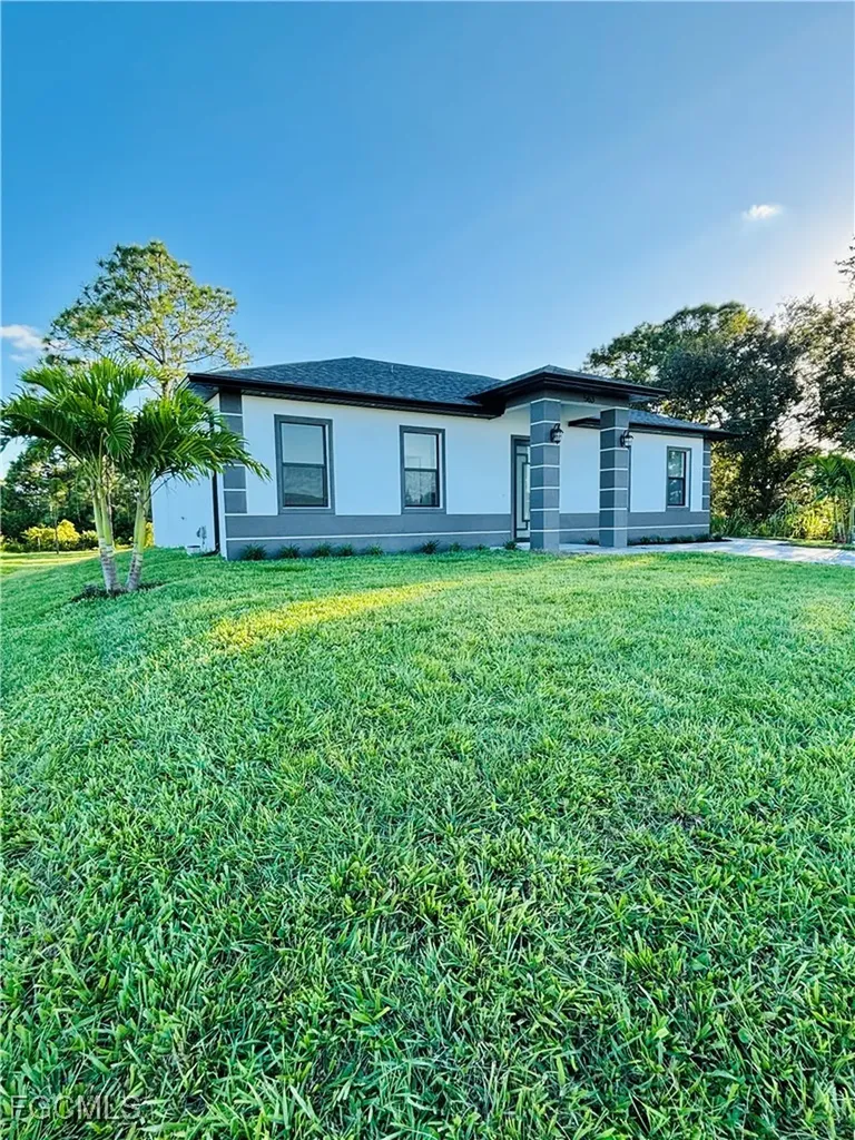 563 Oakshire Lane Lehigh Acres FL 33972
