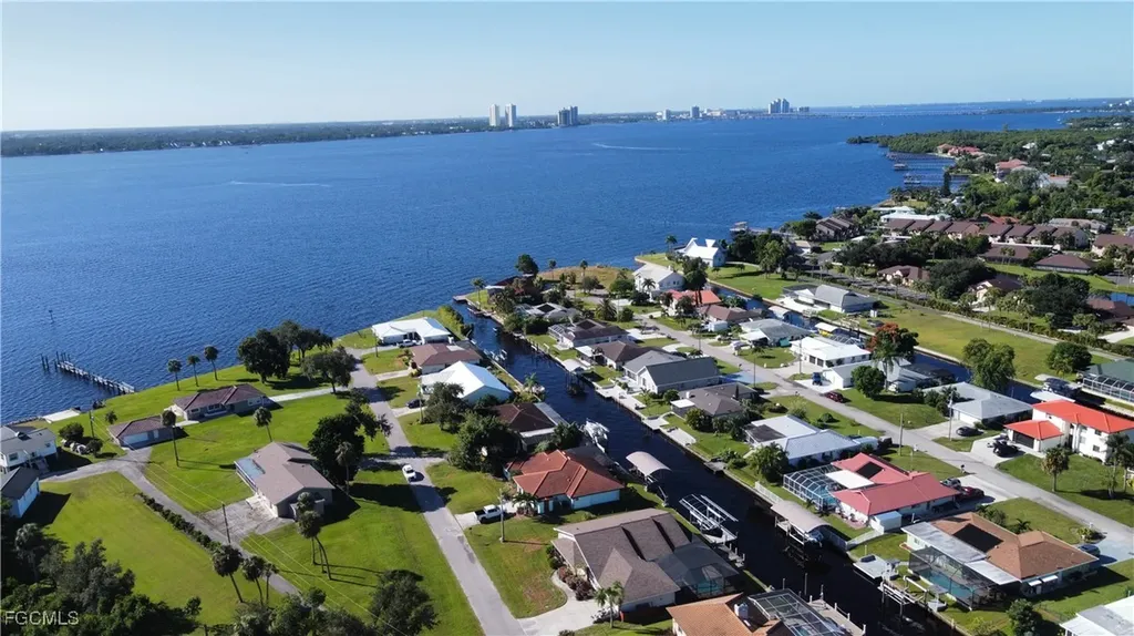 1823 Stevenson Road North Fort Myers FL 33917