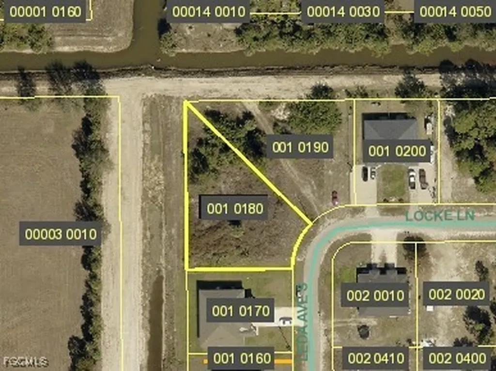 2100/2102 Leda Avenue S Lehigh Acres FL 33973