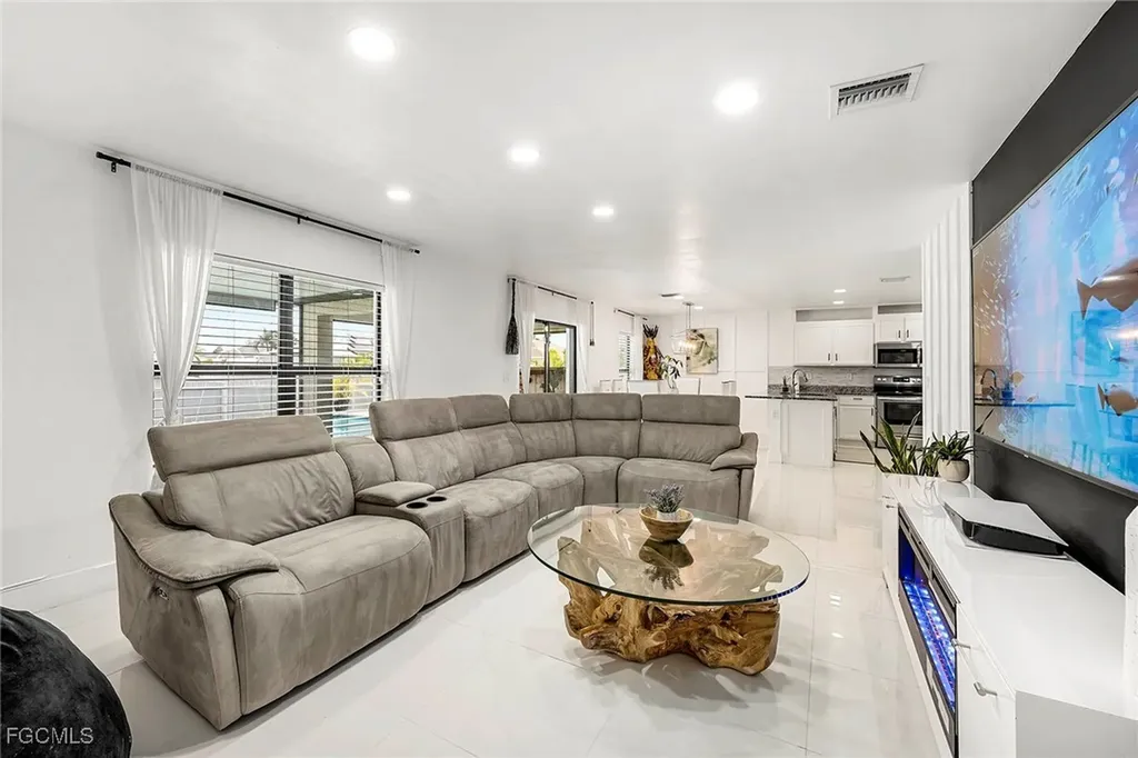 2809 NE 6th Place Cape Coral FL 33909