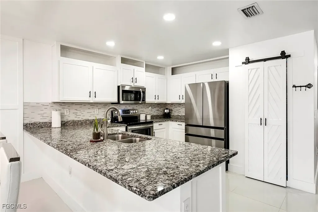 2809 NE 6th Place Cape Coral FL 33909