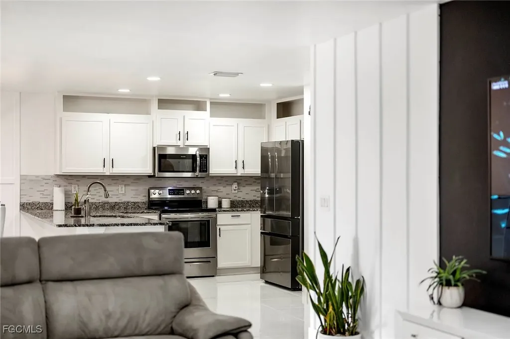 2809 NE 6th Place Cape Coral FL 33909