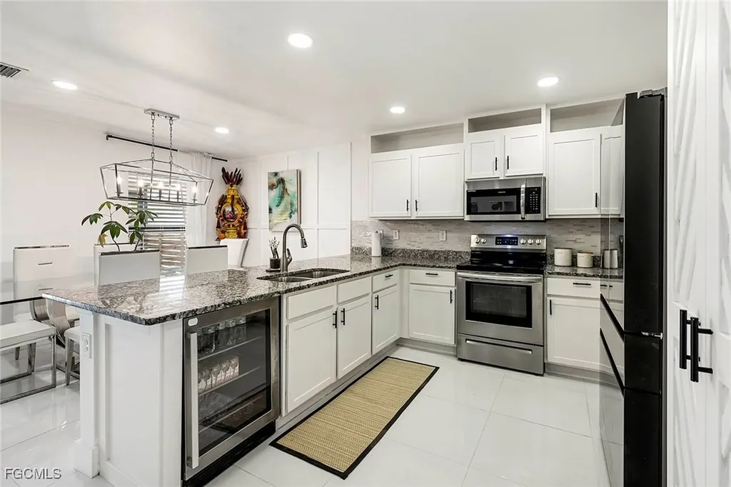 2809 NE 6th Place Cape Coral FL 33909