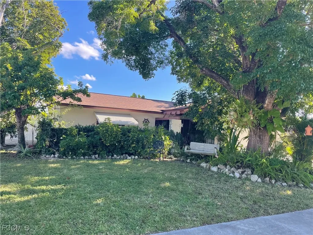 6335 Hofstra Court W Fort Myers FL 33919