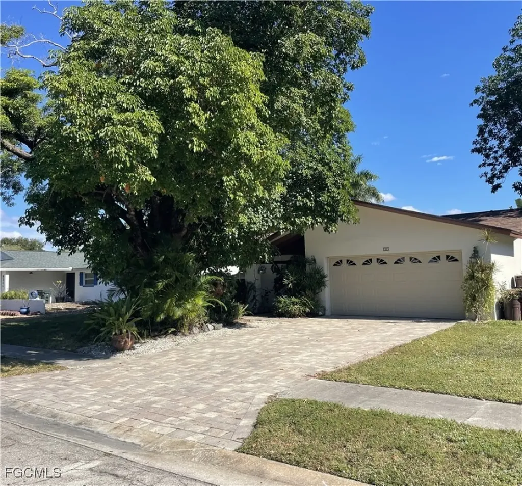 6335 Hofstra Court W Fort Myers FL 33919