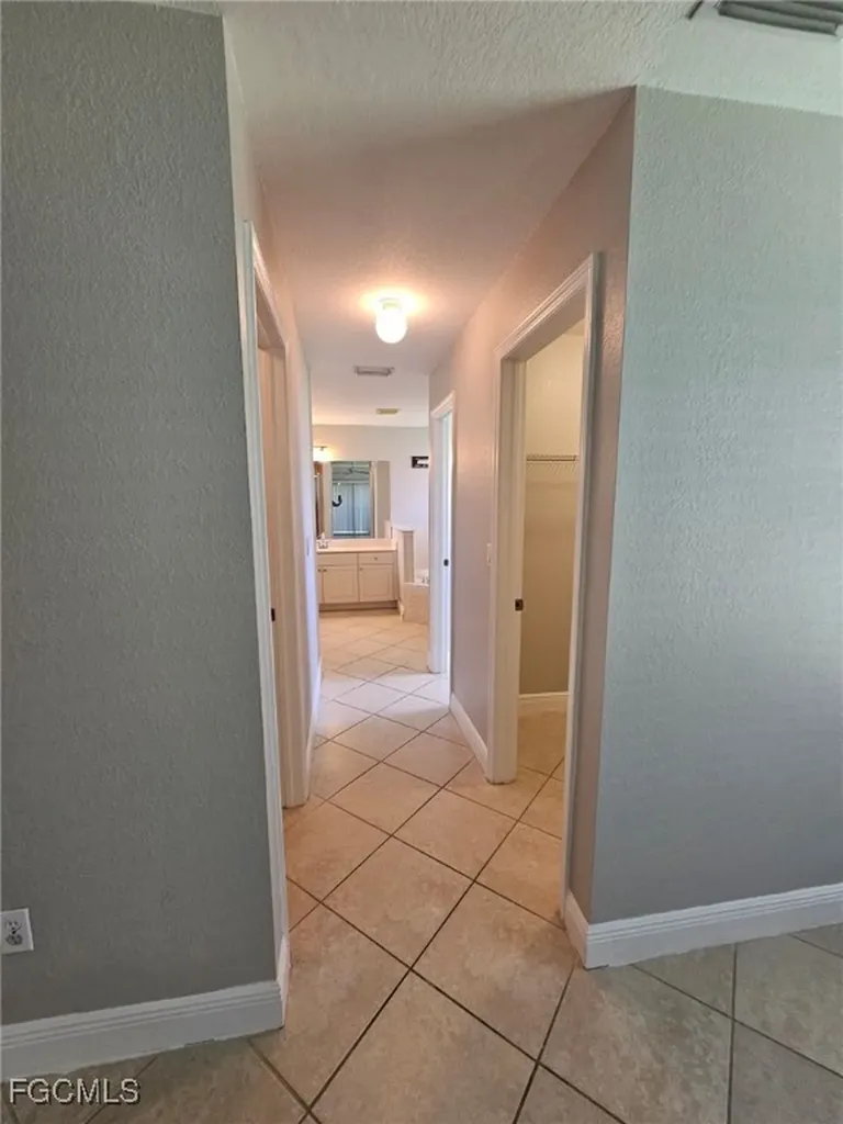 171 SE 21st Terrace Cape Coral FL 33990
