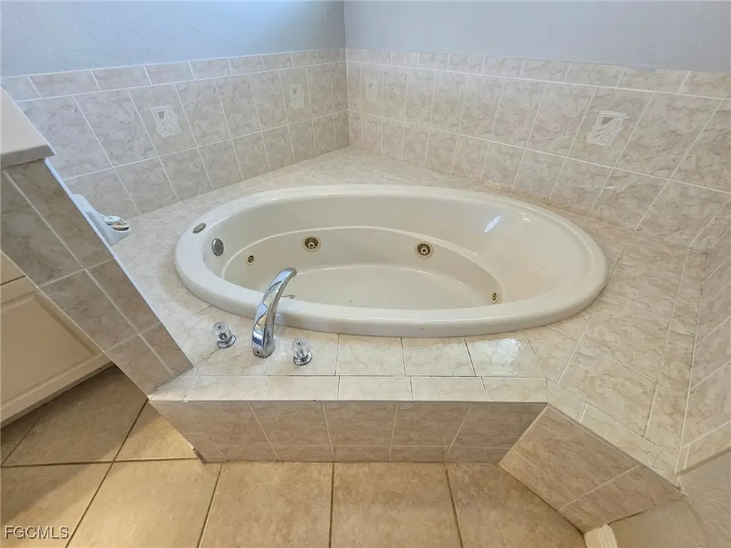 171 SE 21st Terrace Cape Coral FL 33990