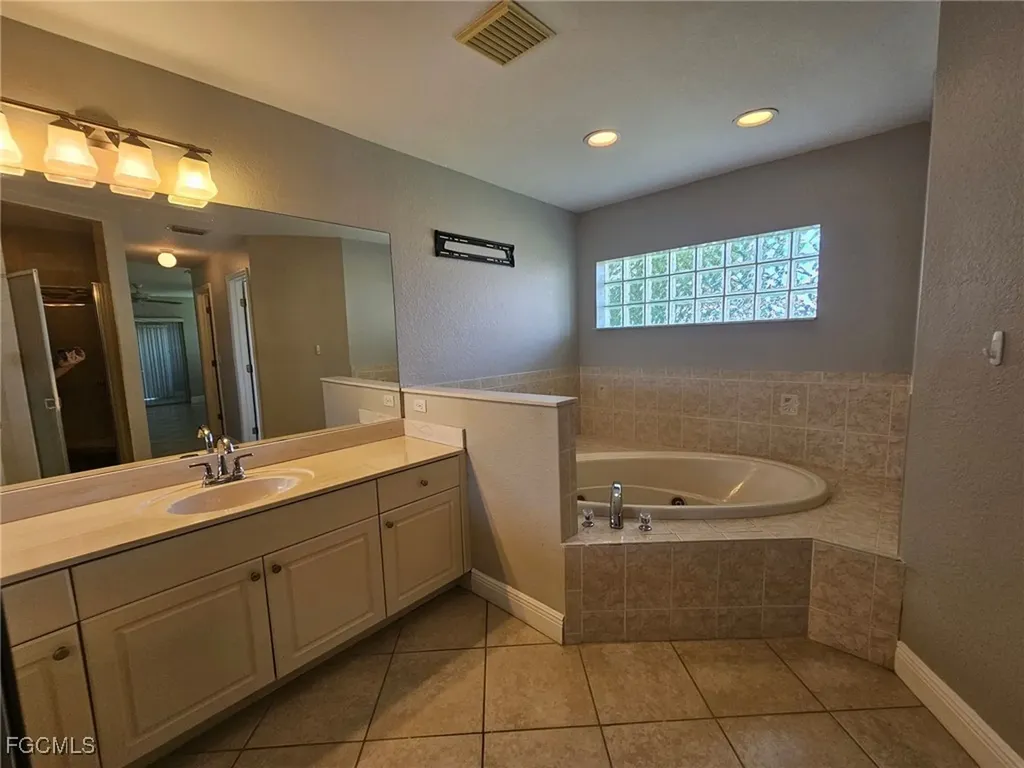 171 SE 21st Terrace Cape Coral FL 33990
