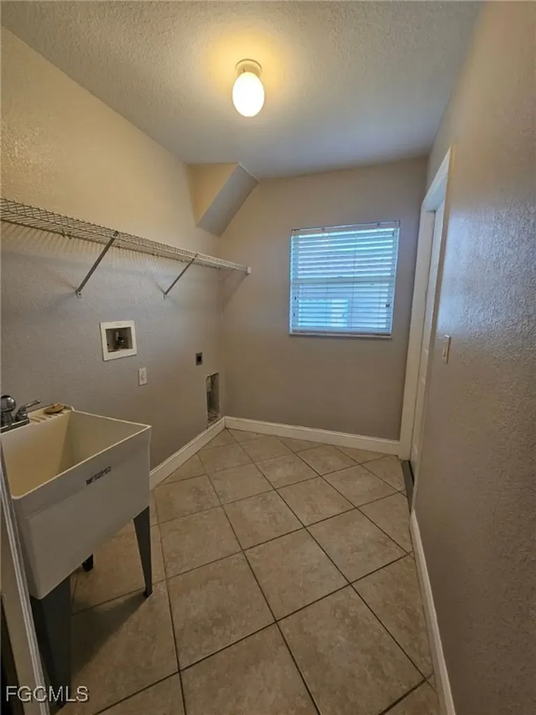 171 SE 21st Terrace Cape Coral FL 33990